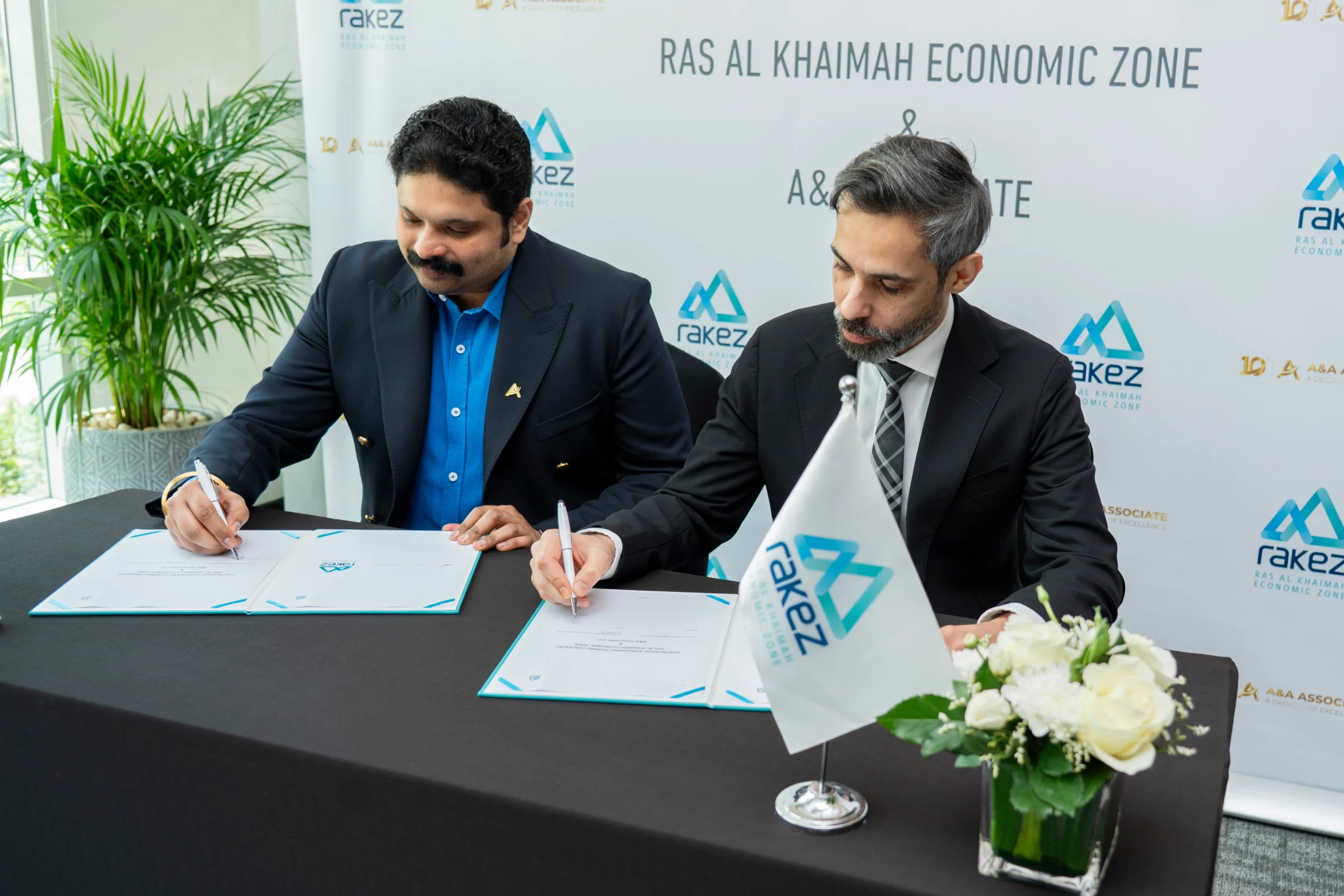 Leaders signing the partnership agreement